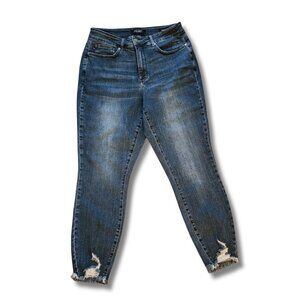 Judy Blue brand "Fringe With Benefits Shark Bite Skinny Jeans Size 16W